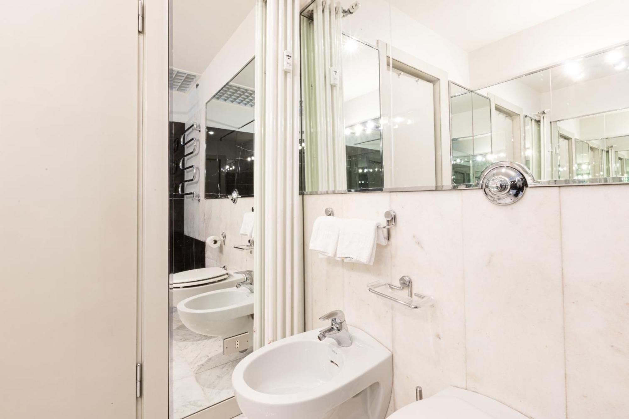 Monte Napoleone Split-Level Terrace Apartment - Top Collection Milano Esterno foto
