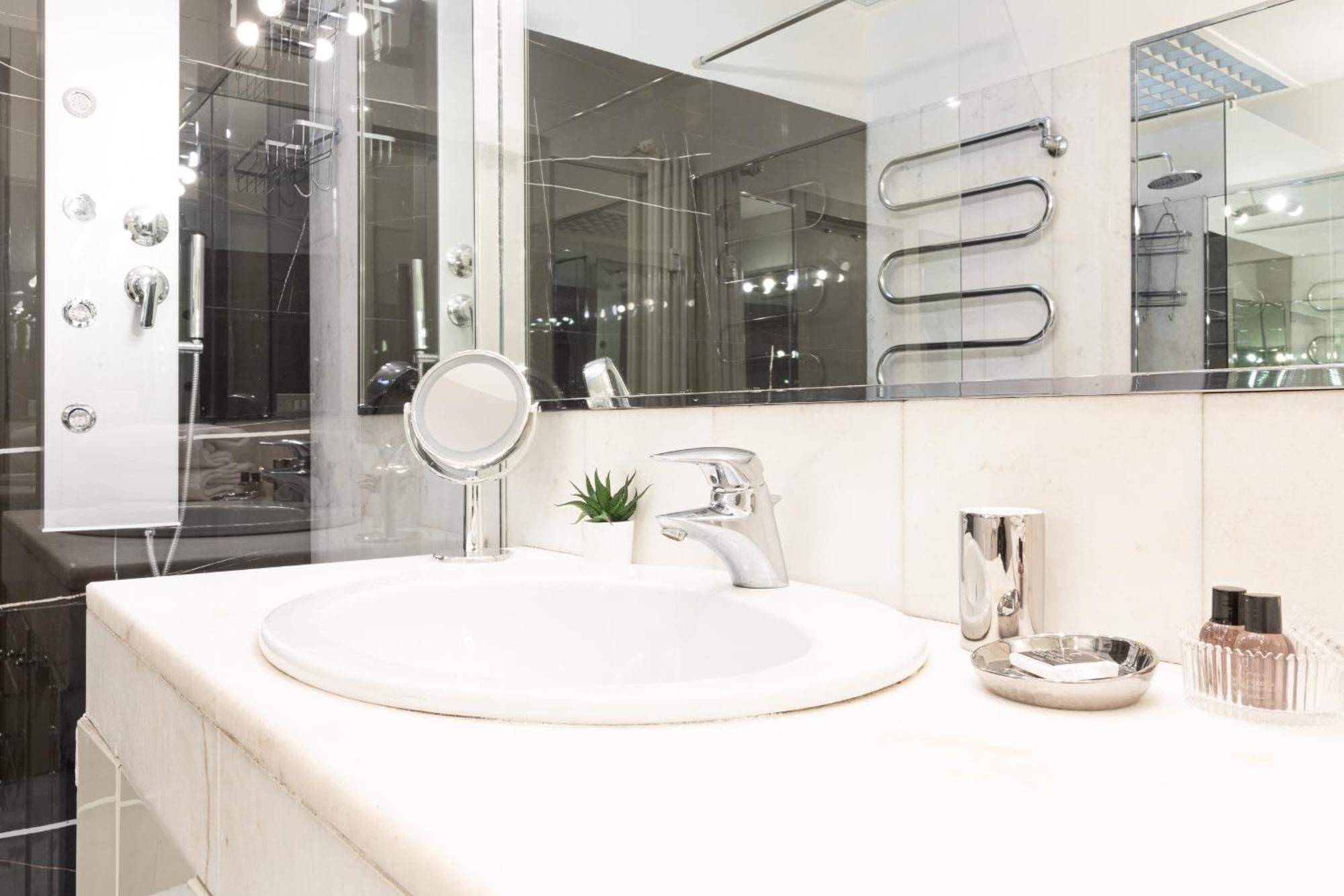 Monte Napoleone Split-Level Terrace Apartment - Top Collection Milano Esterno foto